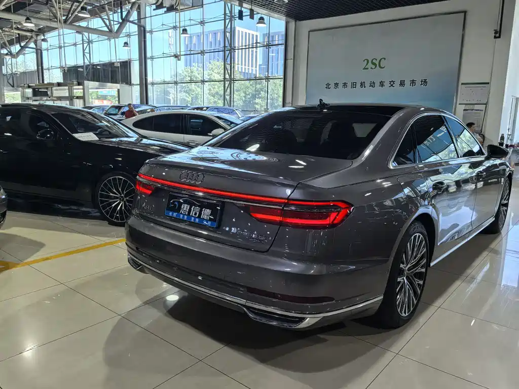 Audi A8 2018 — фото 18