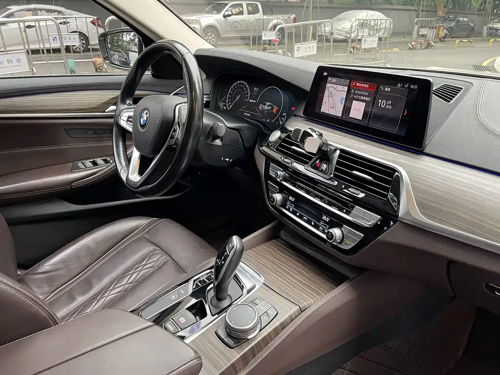 BMW 5 Series New Energy 2019 — фото 17