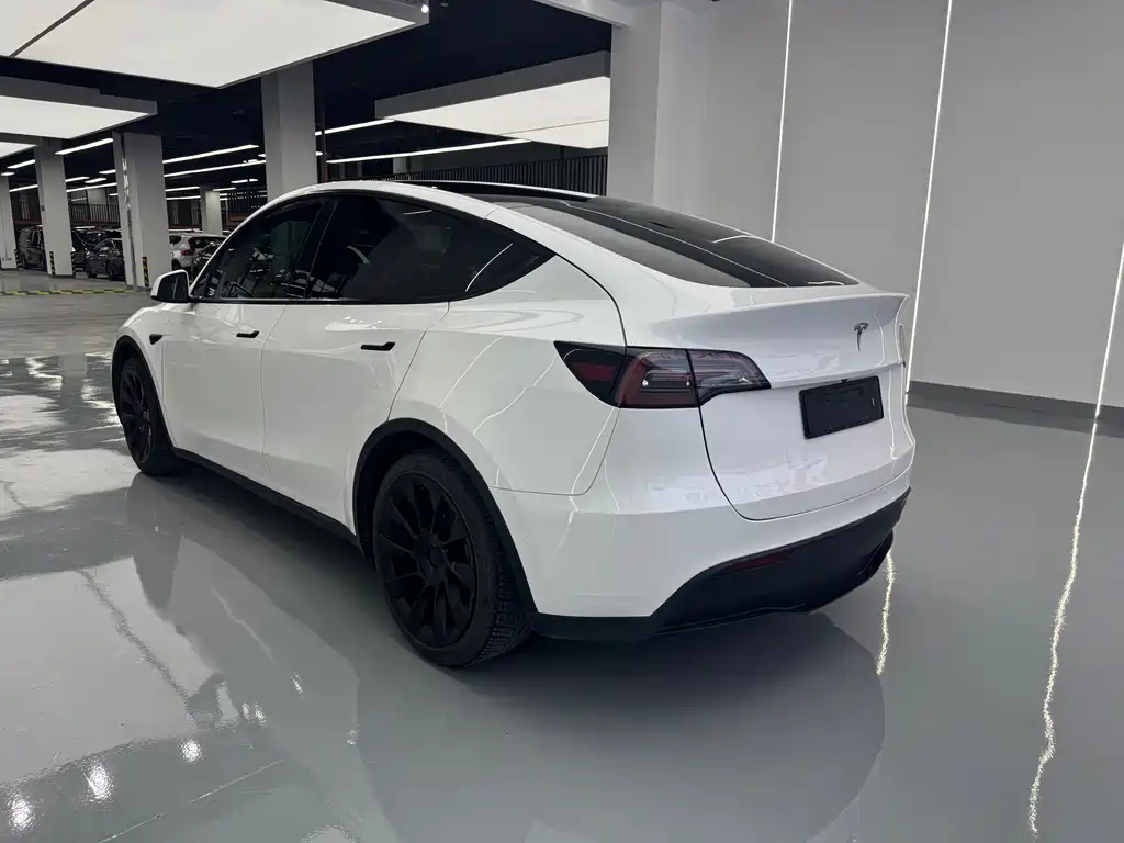 Tesla Model Y 2022 — фото 13