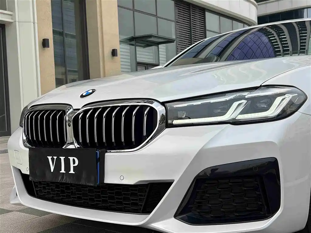 BMW 5 Series 2022 — фото 12