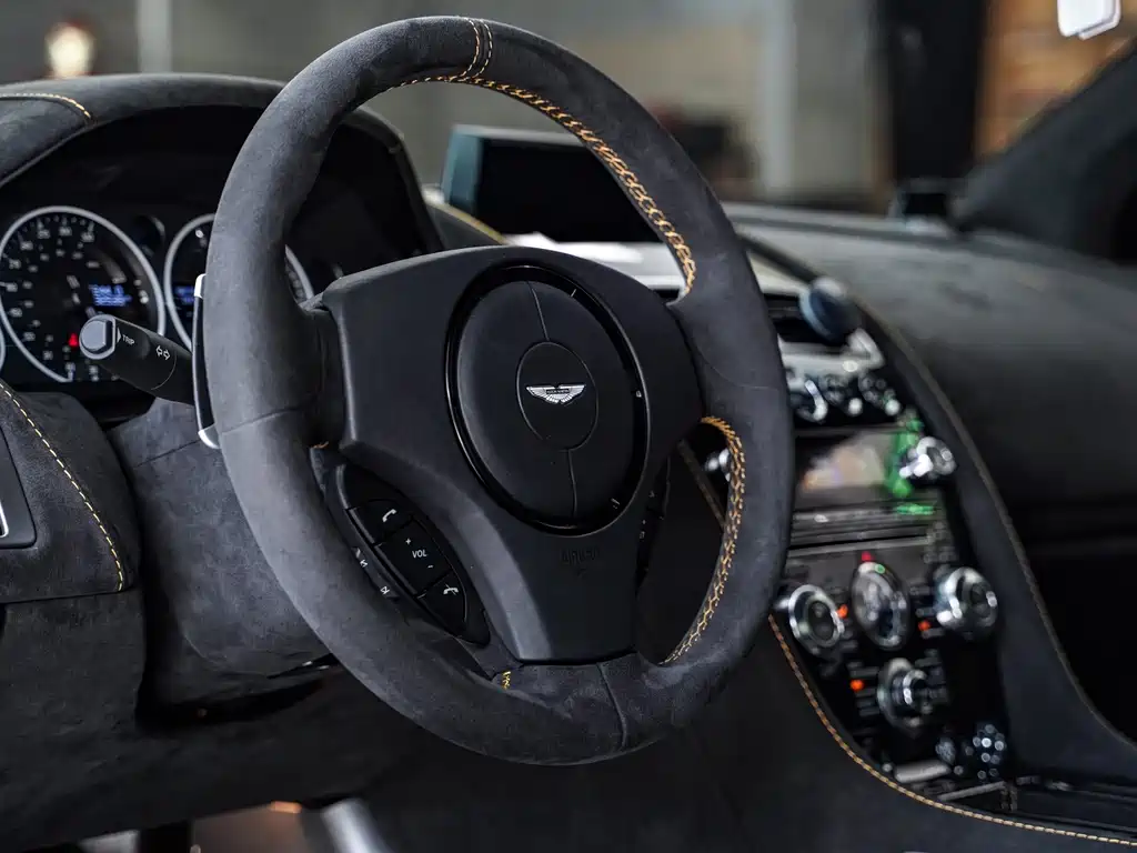 Aston Martin DBS 2014 — фото 10