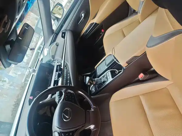 Lexus ES 2021