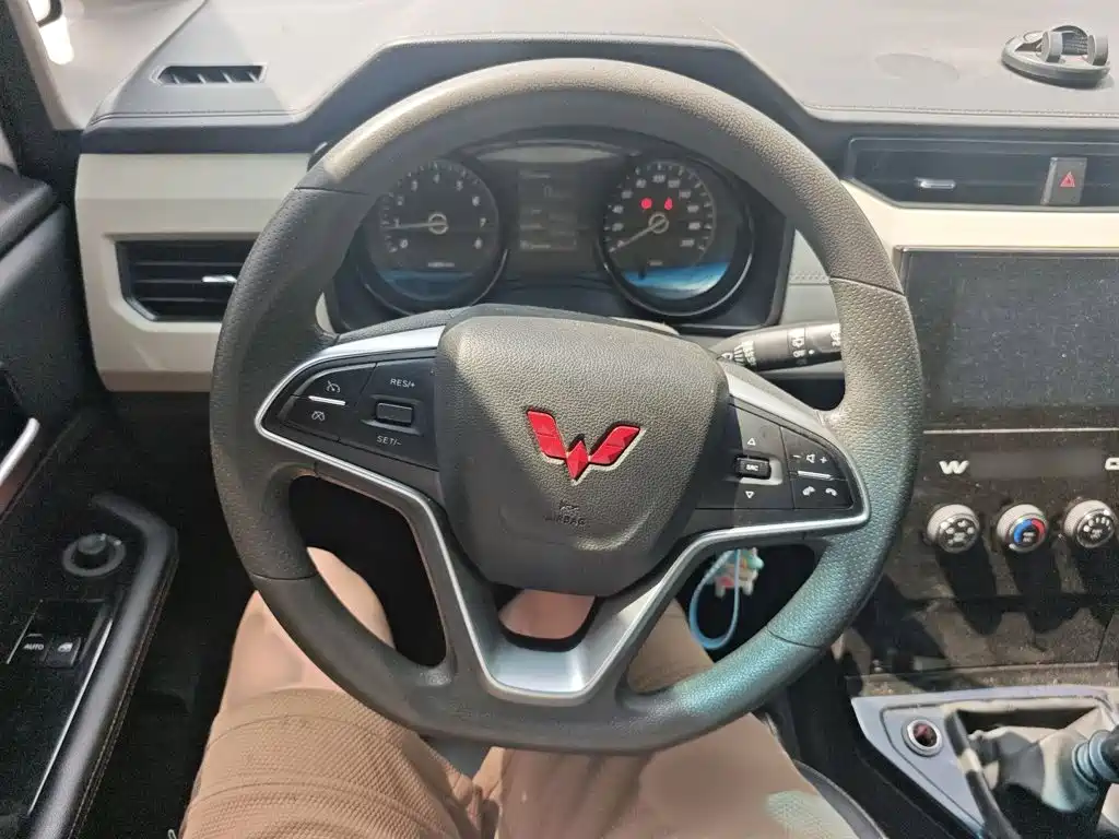 Wuling Journey 2021