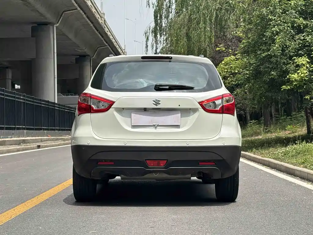 Suzuki S-Cross 2015 — фото 5