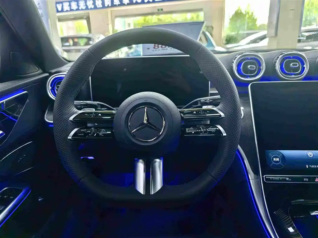 Mercedes-Benz C-Class 2025 — фото 12