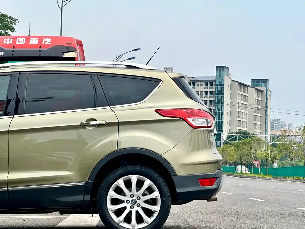 Ford Kuga 2014 — фото 10