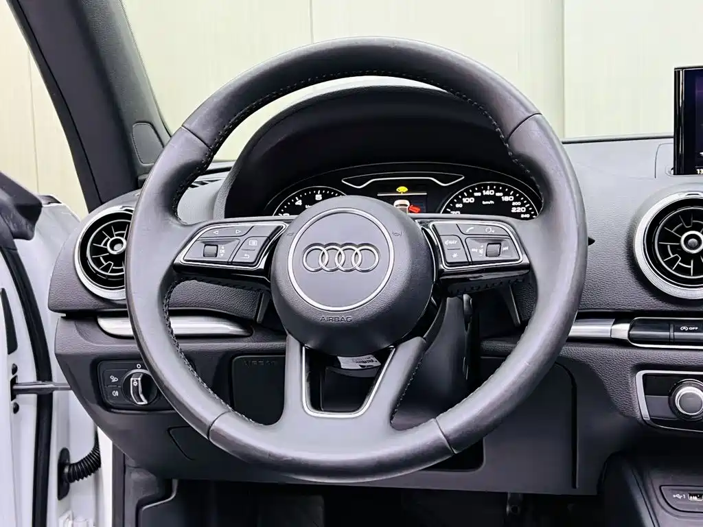 Audi A3 2018 — фото 12