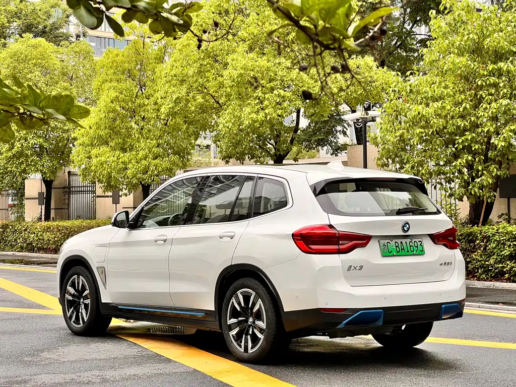 BMW iX3 2021 — фото 13