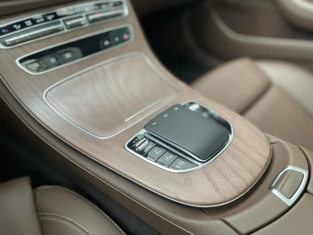 Mercedes-Benz E-Class 2023 — фото 12