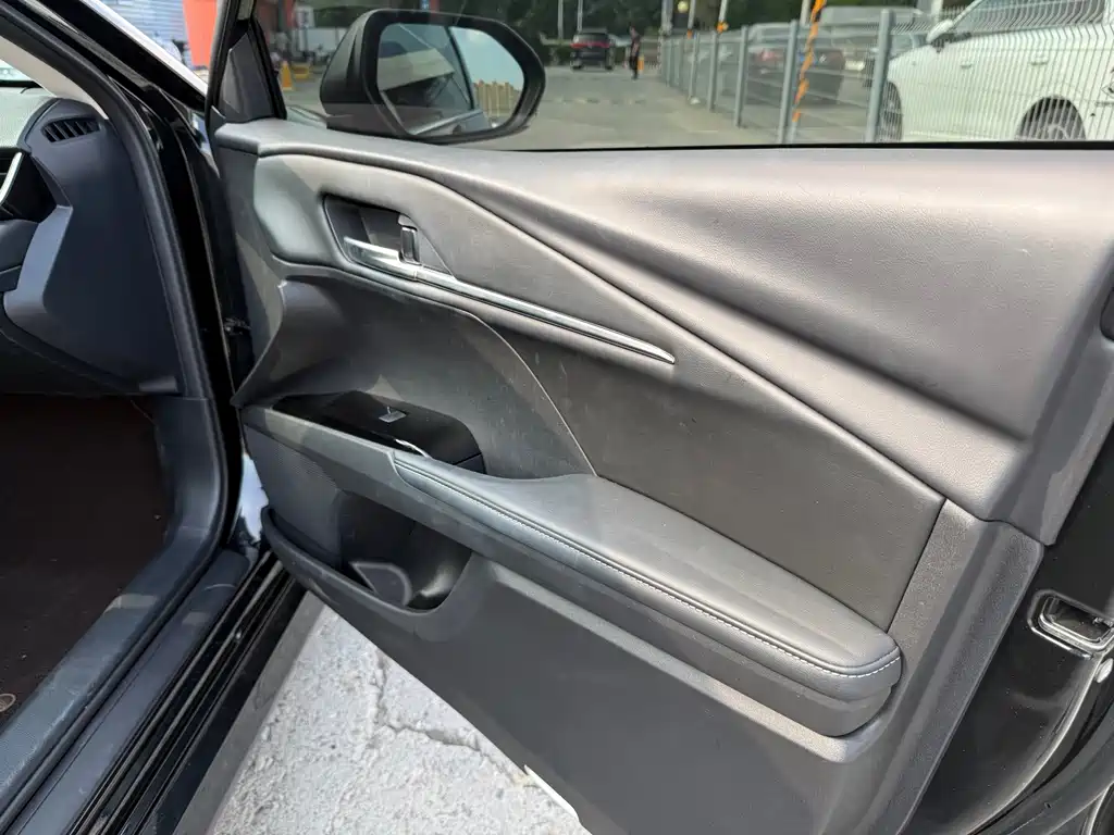 Toyota Camry 2025 — фото 22