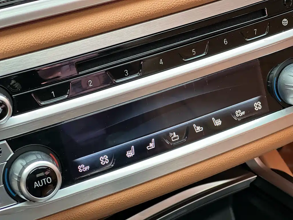 BMW 7 Series 2017 — фото 10