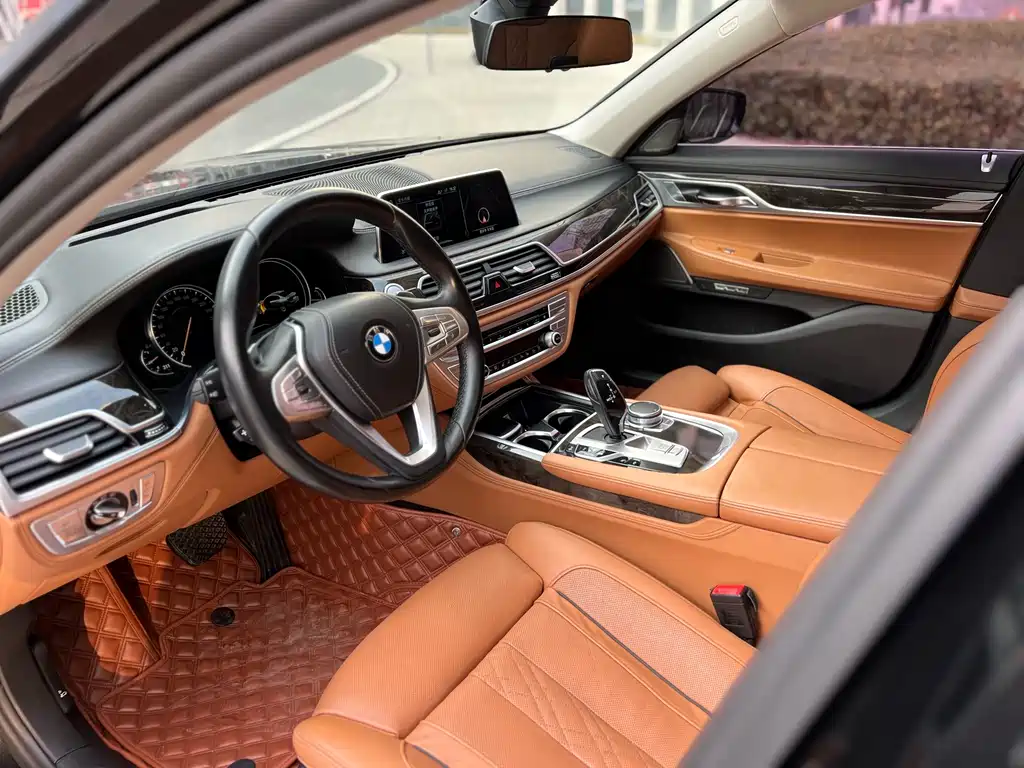 BMW 7 Series 2017 — фото 8