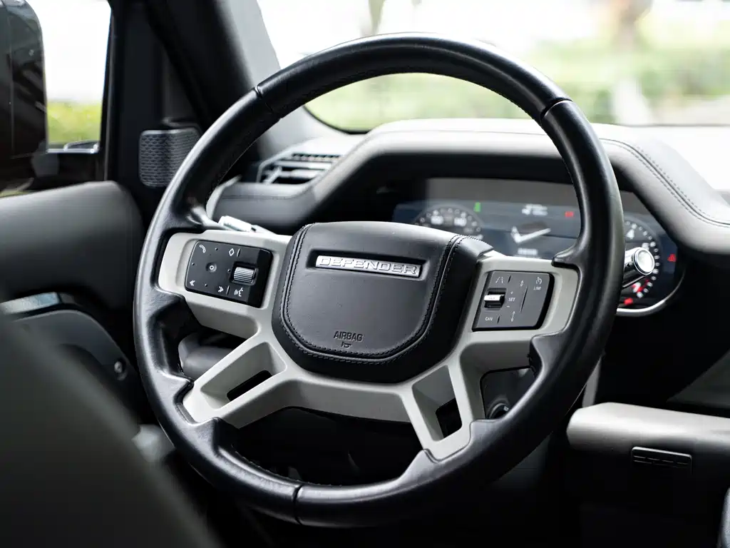 Land Rover Defender 2021 — фото 15