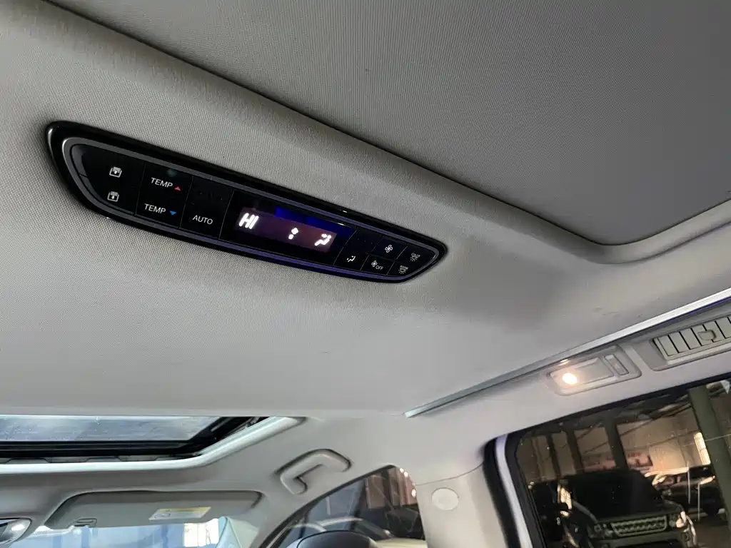 GAC Motor Trumpchi M8 2022 — фото 15