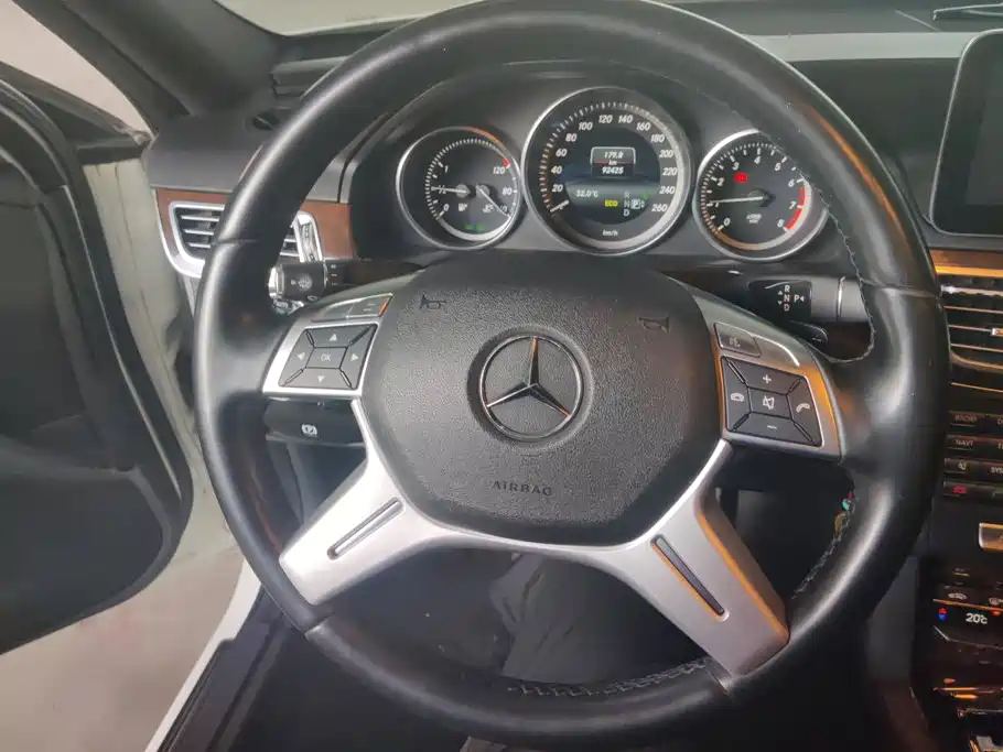 Mercedes-Benz E-Class 2014 — фото 15