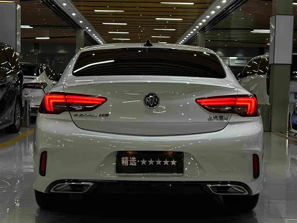Buick Regal 2018 — фото 17