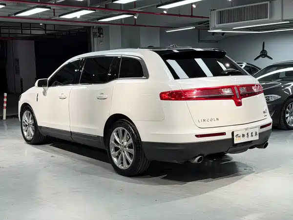 Lincoln MKT 2010