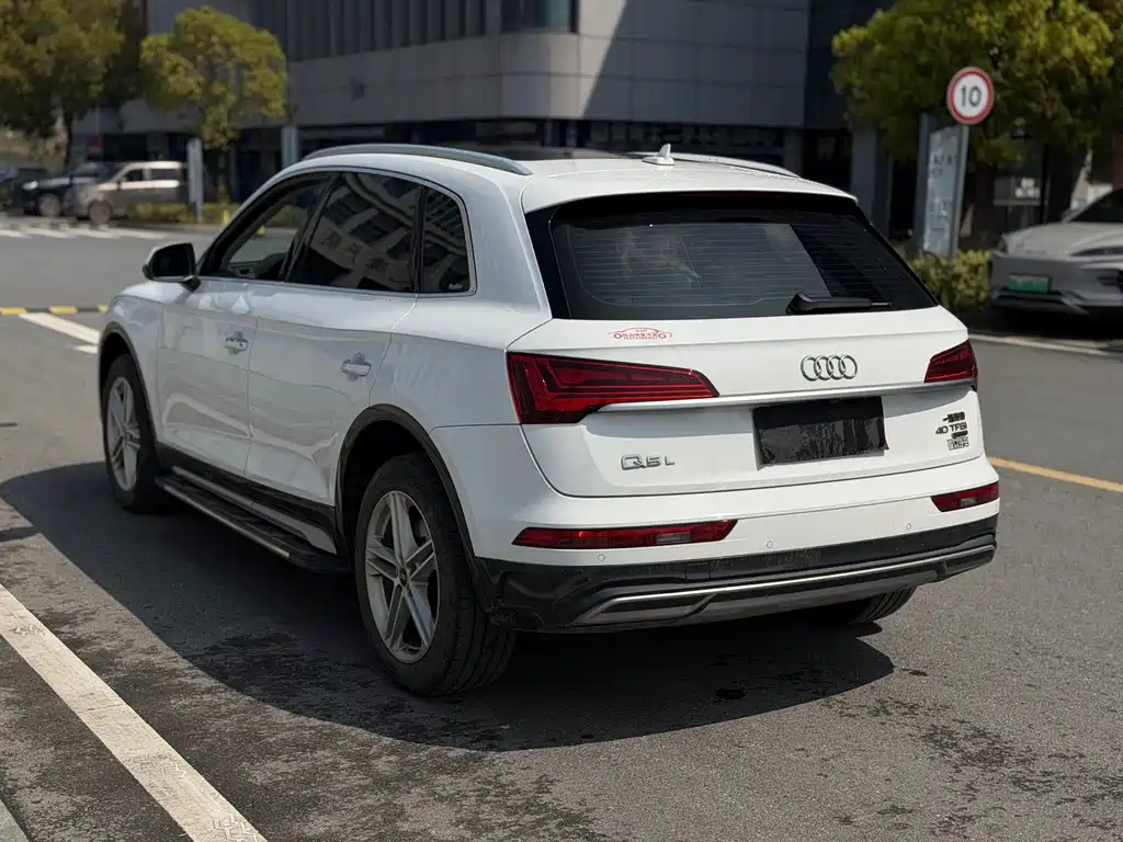Audi Q5L 2023 — фото 7