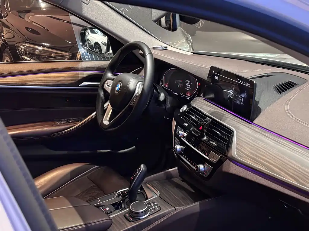 BMW 5 Series 2020 — фото 13