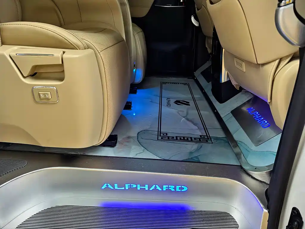 Toyota Vellfire 2023 — фото 21