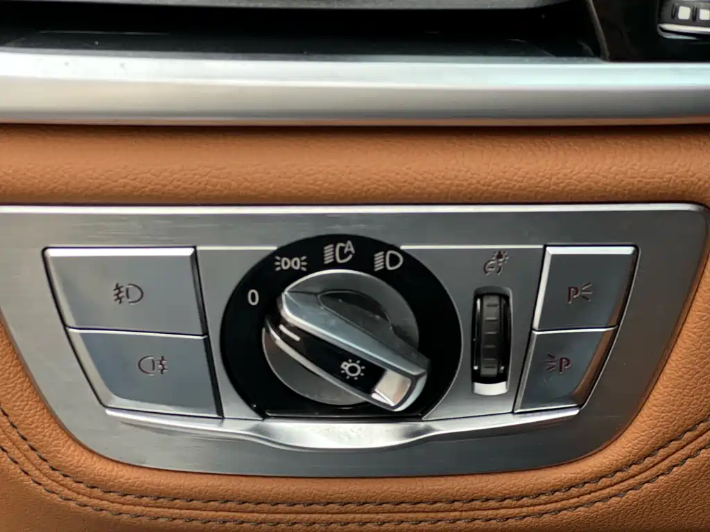 BMW 7 Series 2017 — фото 12