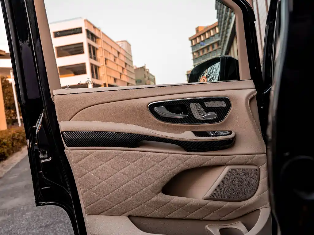 Mercedes-Benz V-Class 2019 — фото 13