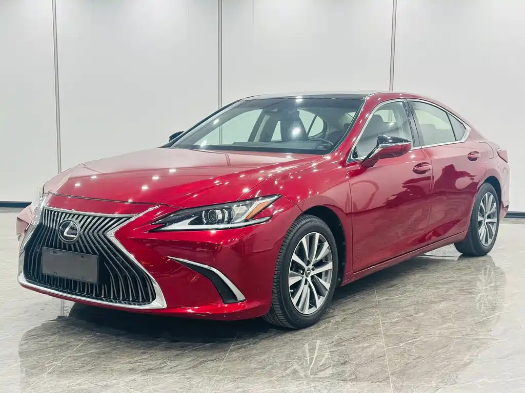 Lexus ES 2018 — фото 1
