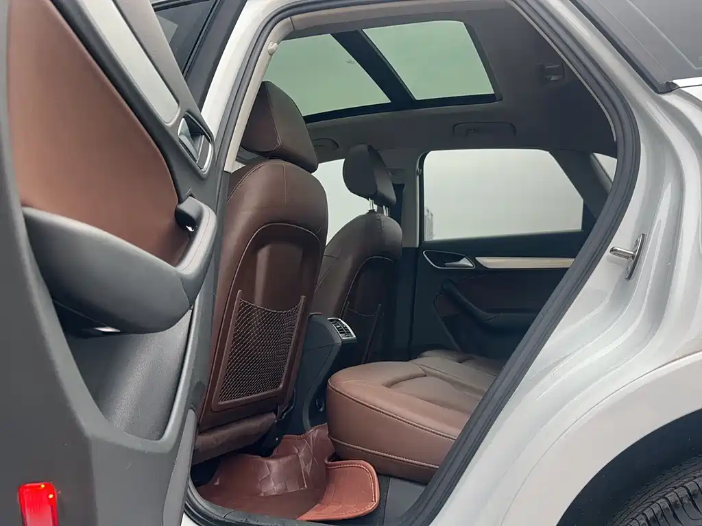 Audi Q3 2015 — фото 20