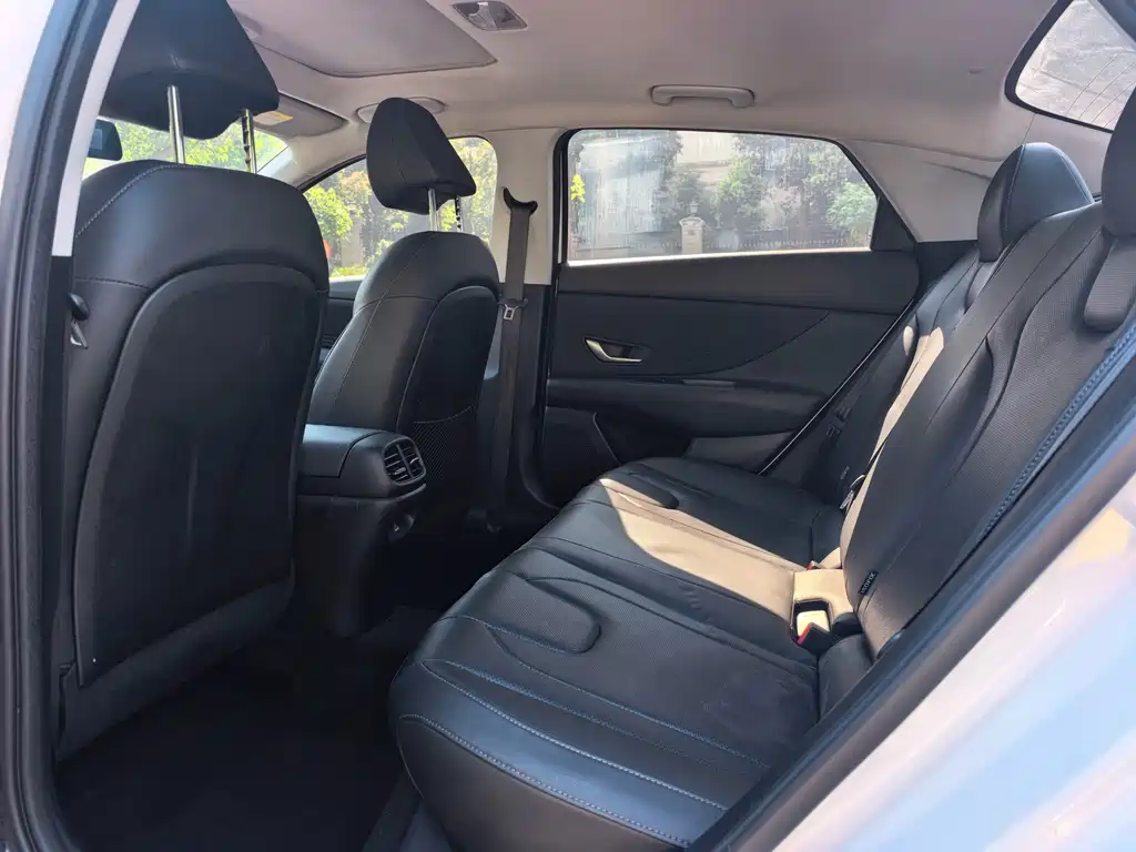 Hyundai Elantra 2023