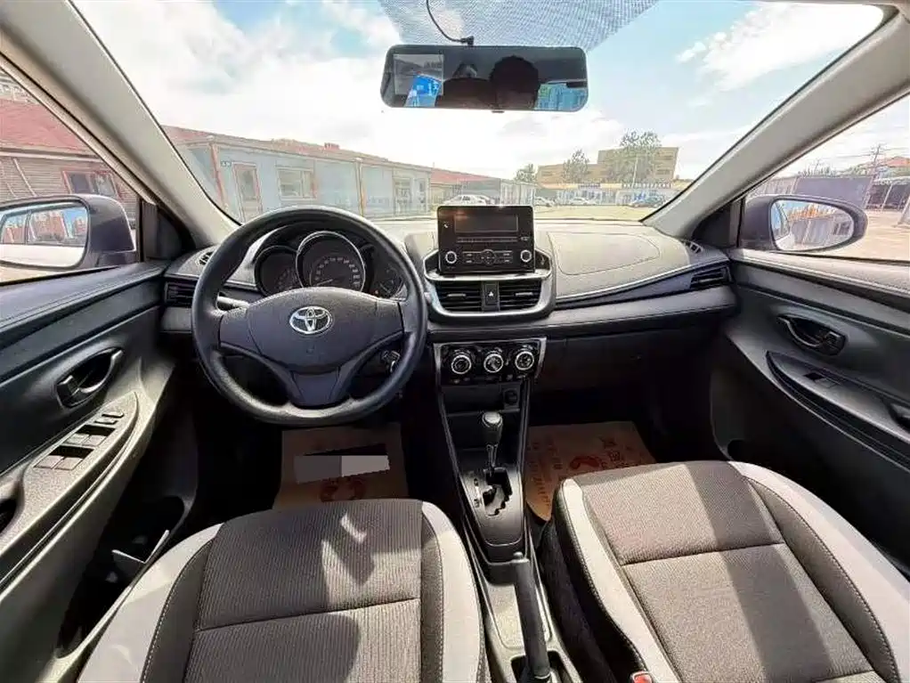 Toyota Yaris L 2020 — фото 8