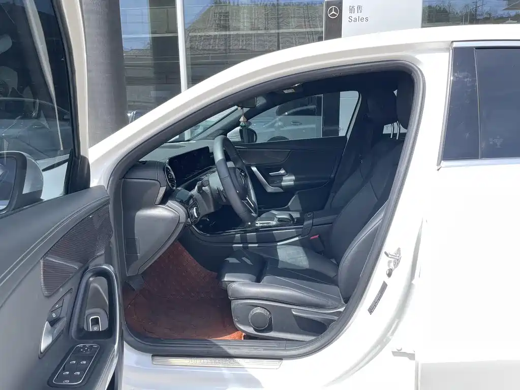 Mercedes-Benz A-Class 2023 — фото 4
