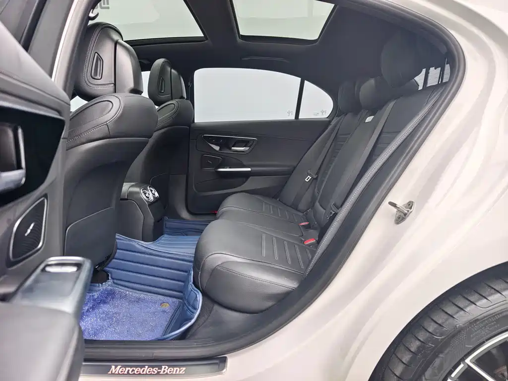 Mercedes-Benz C-Class 2023 — фото 16
