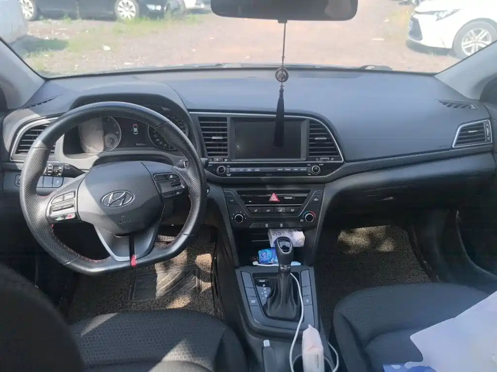 Hyundai Elantra 2019 — фото 6