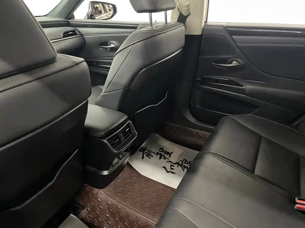 Lexus ES 2021 — фото 11