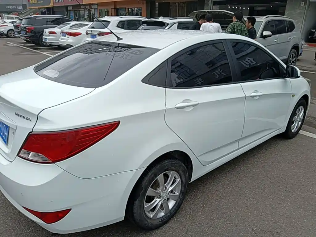 Hyundai Verna 2015 — фото 7