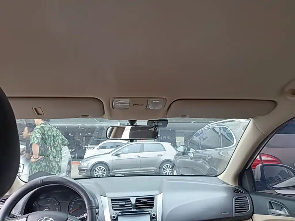 Hyundai Verna 2015 — фото 18