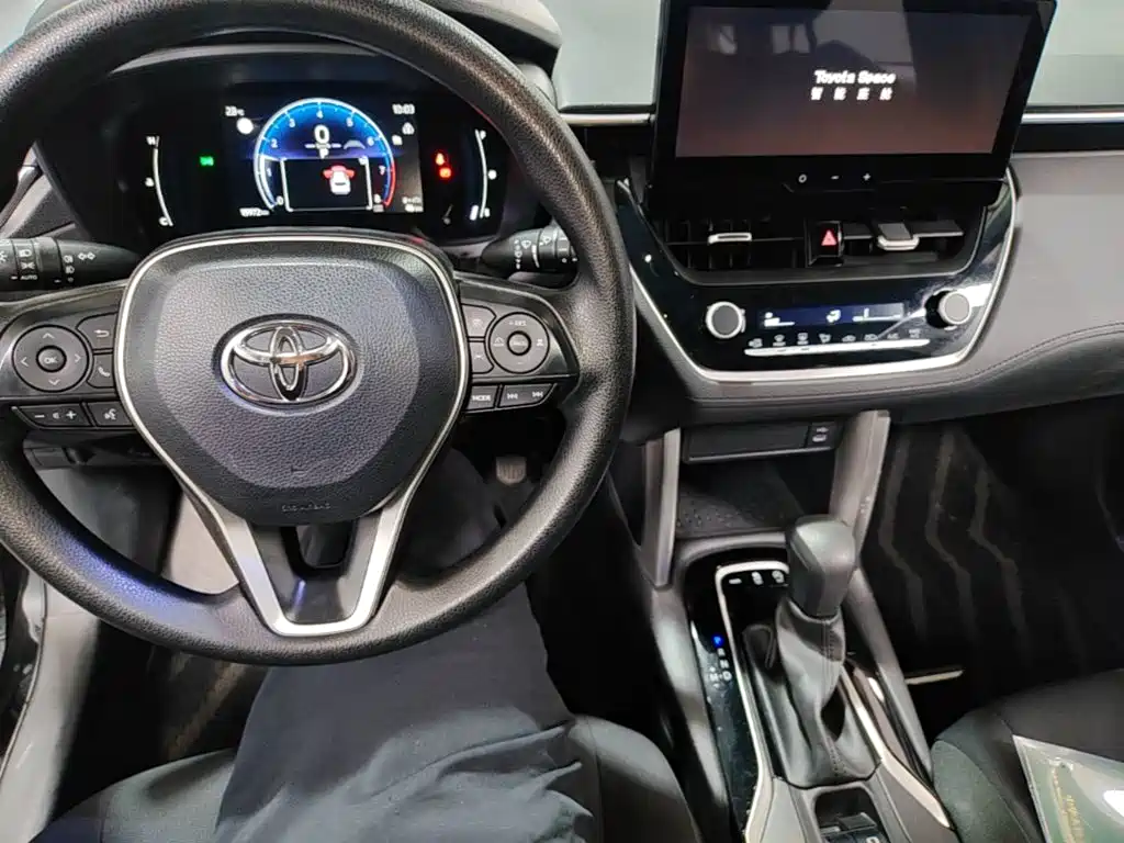 Toyota Corolla Cross 2023 — фото 6