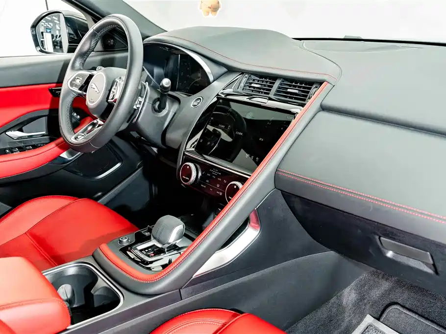 Jaguar E-PACE 2023 — фото 17