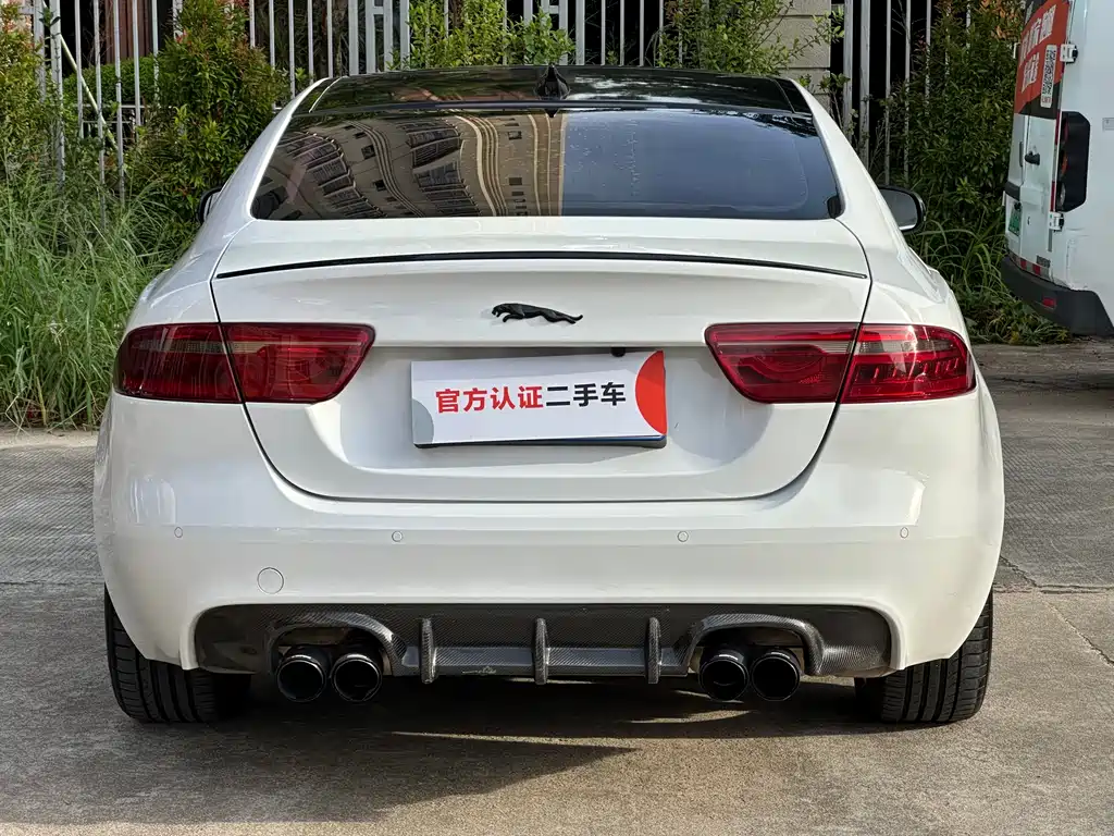 Jaguar XE 2016 — фото 8