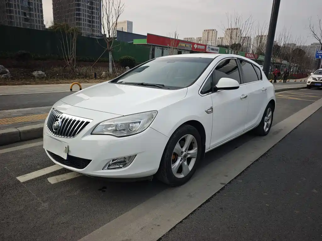 Buick Excelle 2014 — фото 1