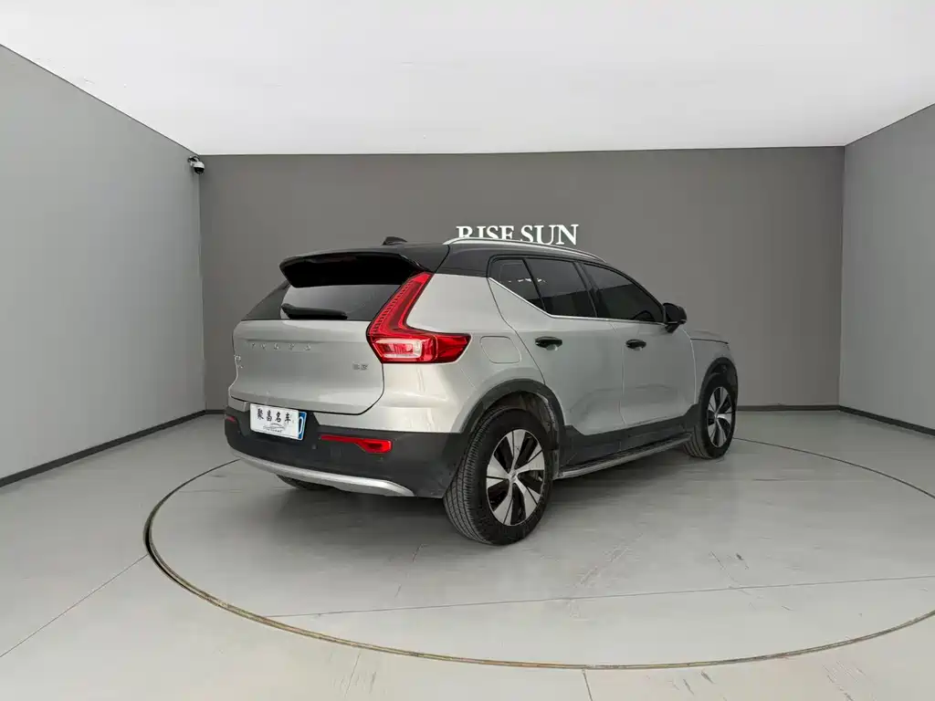 Volvo XC40 2023 — фото 10