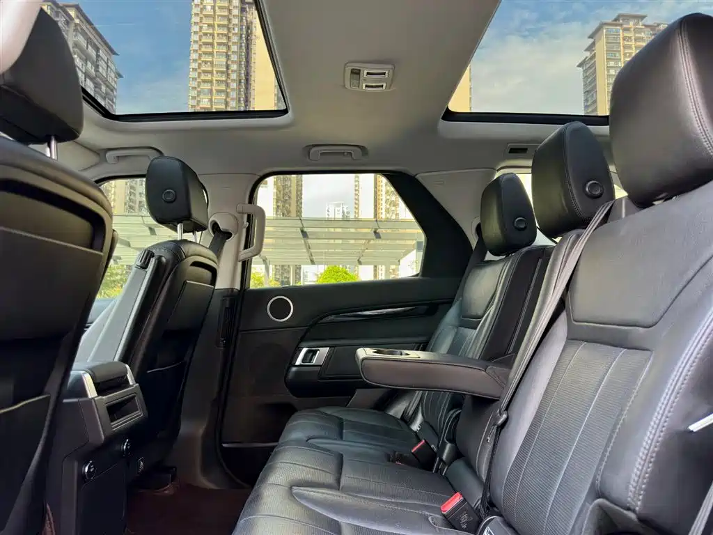 Land Rover Discovery 2017 — фото 16