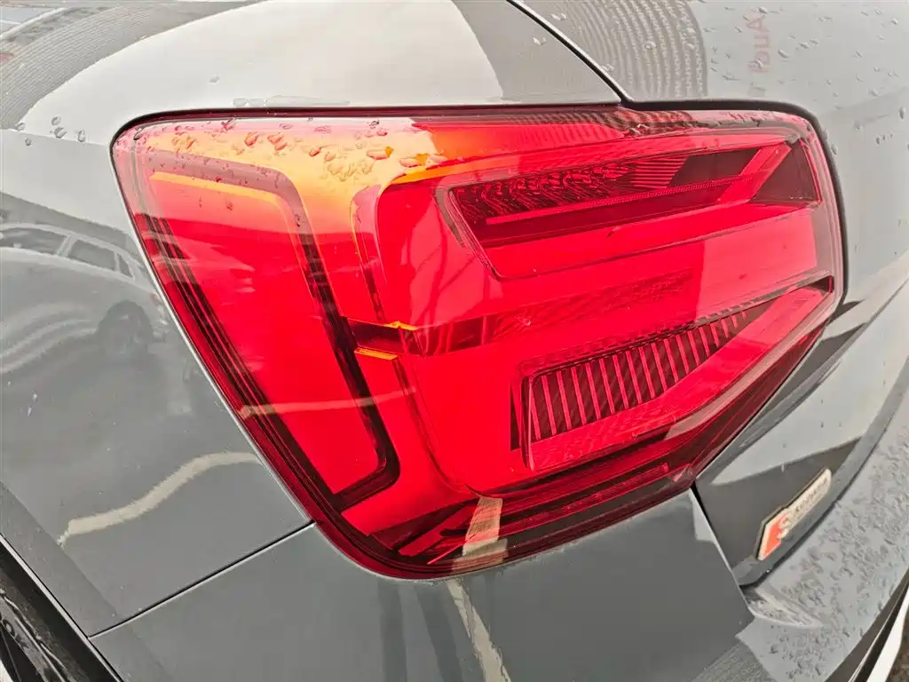 Audi Q2L 2020 — фото 11