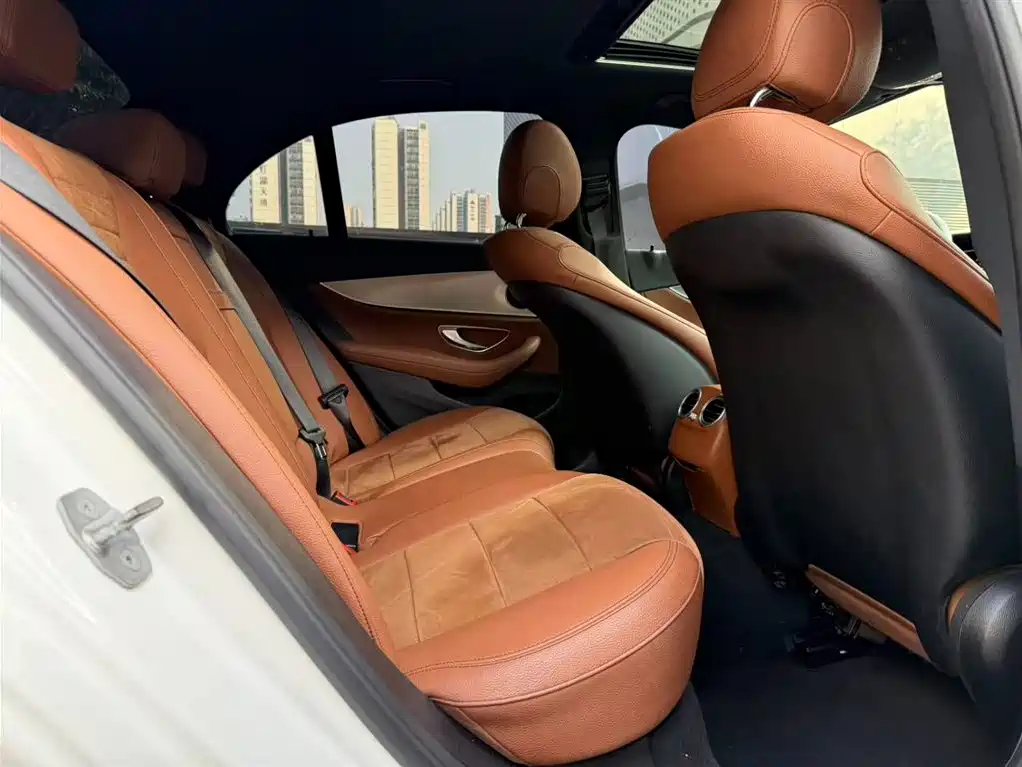Mercedes-Benz E-Class 2017 — фото 20