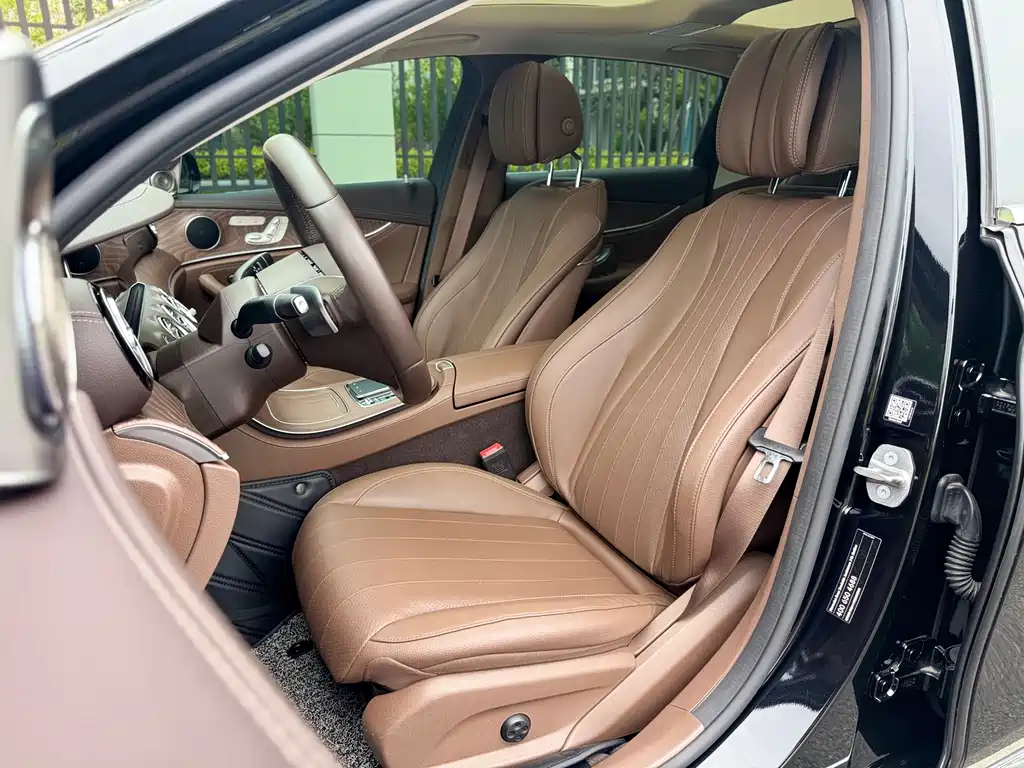 Mercedes-Benz E-Class 2023 — фото 9