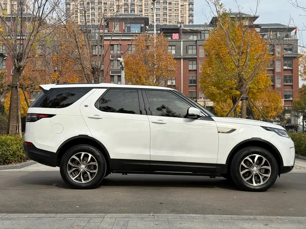 Land Rover Discovery 2017 — фото 11