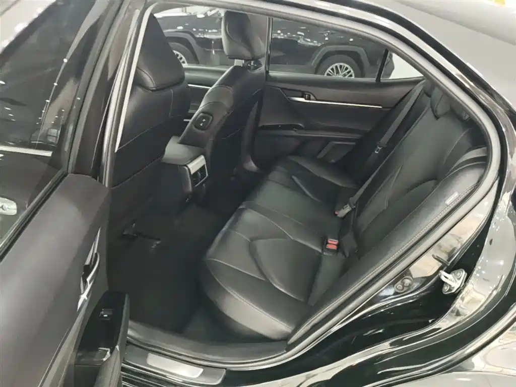 Toyota Camry 2021 — фото 17