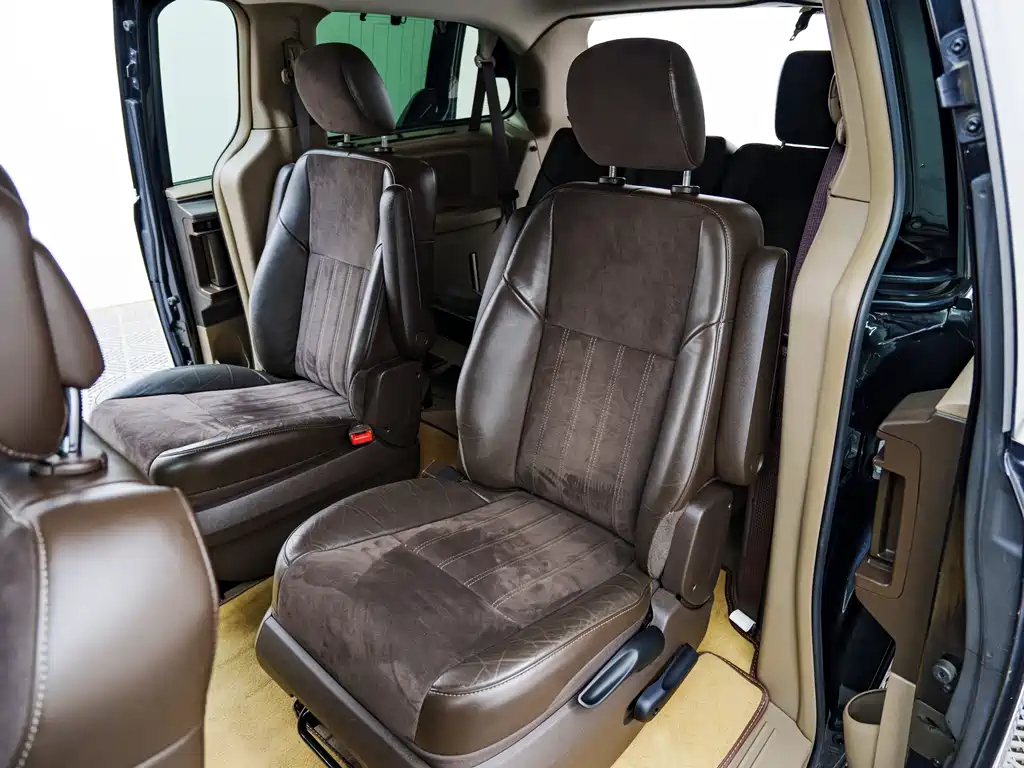 Chrysler Grand Voyager 2018 — фото 11
