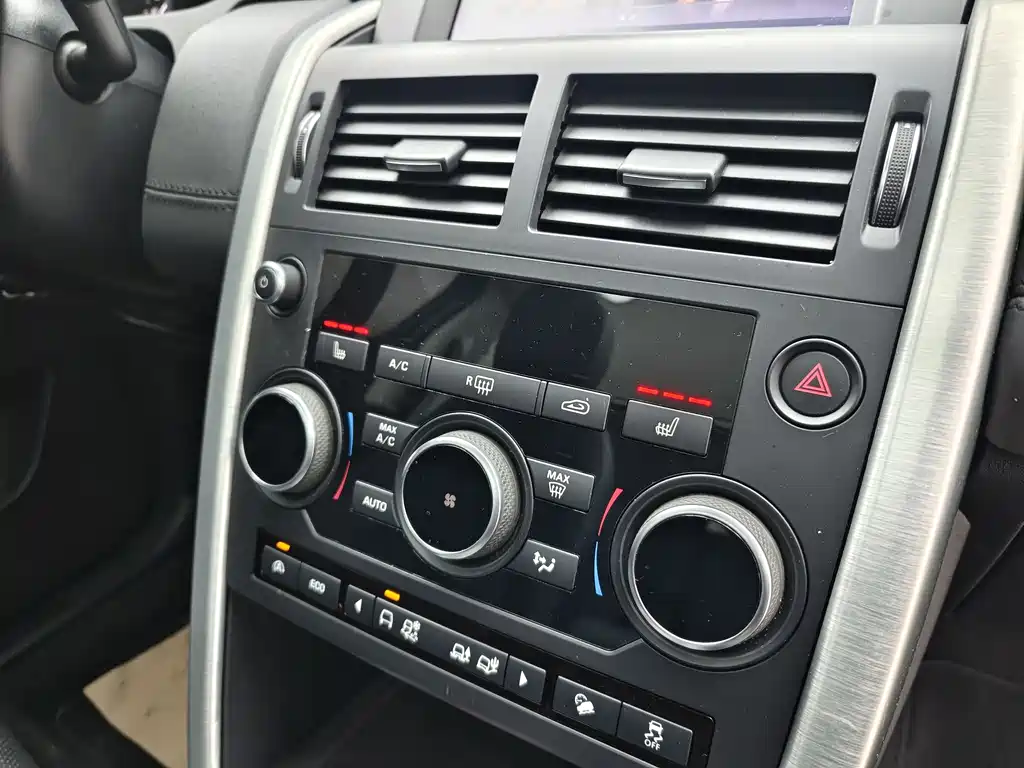 Land Rover Discovery Sport 2017 — фото 11