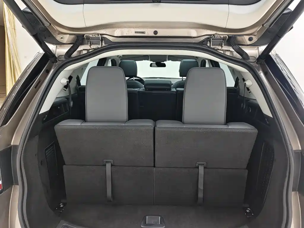 Land Rover Discovery Sport 2017 — фото 13